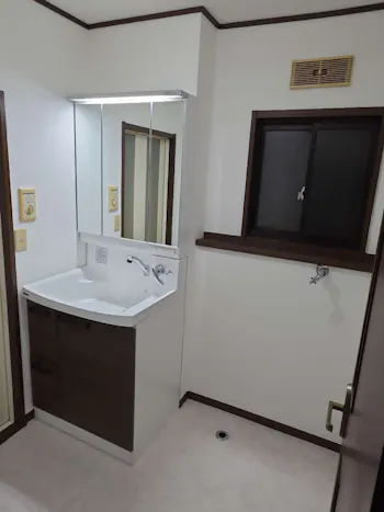 栃木県宇都宮市のお客様の洗面化粧台交換・内装工事