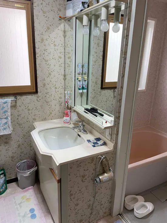 工事前　長野県東御市のお客様の洗面化粧台交換工事