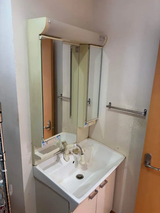 工事前　茨城県竜ヶ崎市のお客様の洗面化粧台交換工事