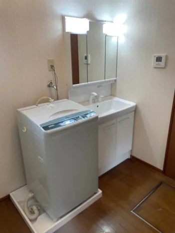 山梨県富士吉田市のお客様の洗面化粧台交換＋内装工事
