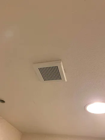 静岡県三島市のお客様のトイレ換気扇工事　