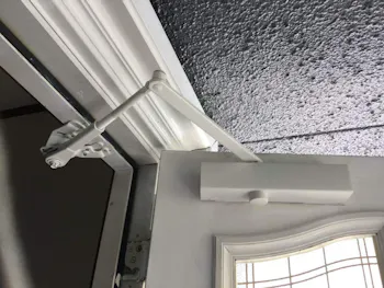 埼玉県飯能市のお客様のドアクローザー交換（玄関、室内）