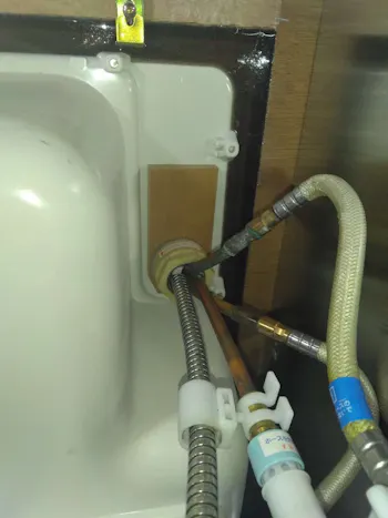 東京都立川市のお客様のキッチン水栓交換工事　具体的な工事内容2