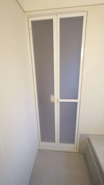 三重県いなべ市のお客様の風呂折戸交換工事