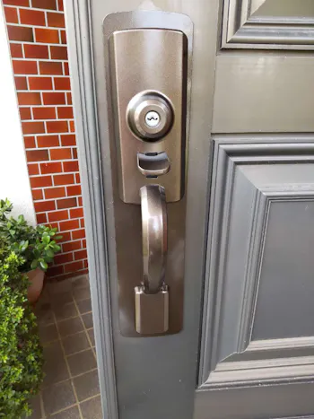 千葉県市原市のお客様の玄関錠交換工事