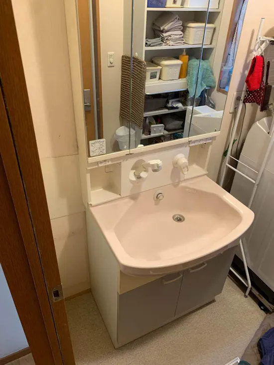 工事前　埼玉県北足立郡のお客様の洗面化粧台交換工事