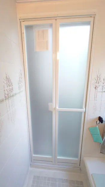 三重県員弁郡のお客様の浴室ドア交換工事