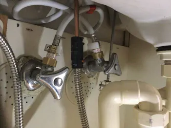 東京都あきる野市のお客様の洗面台水栓交換工事　具体的な工事内容1