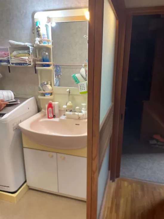 工事前　山梨県大月市のお客様の洗面化粧台工事