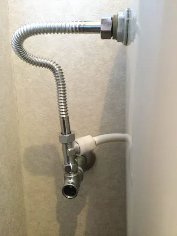 埼玉県入間市のお客様のトイレの便座交換工事　具体的な工事内容2