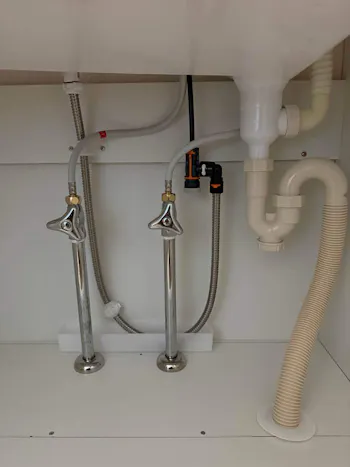 福島県会津若松市のお客様の洗面化粧台交換工事　具体的な工事内容1