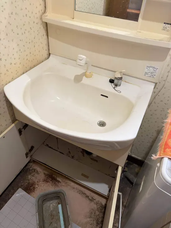 工事前　埼玉県桶川市のお客様の洗面化粧台工事