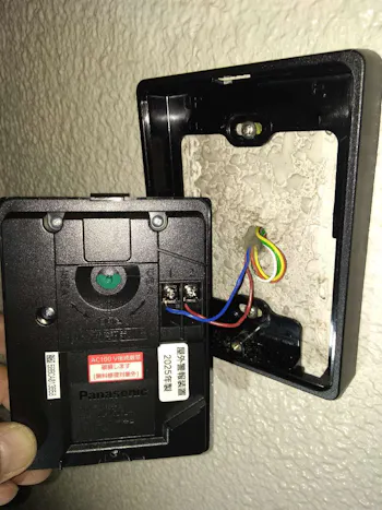 東京都福生市のお客様のドアホン交換工事　具体的な工事内容2