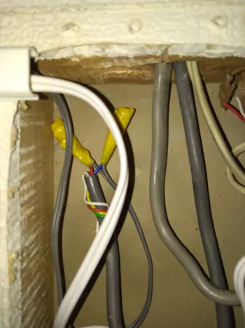 東京都福生市のお客様のドアホン交換工事　具体的な工事内容6