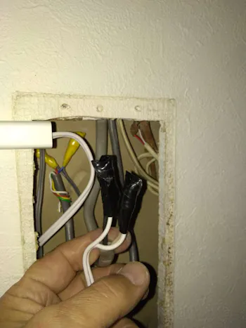 東京都福生市のお客様のドアホン交換工事　具体的な工事内容5