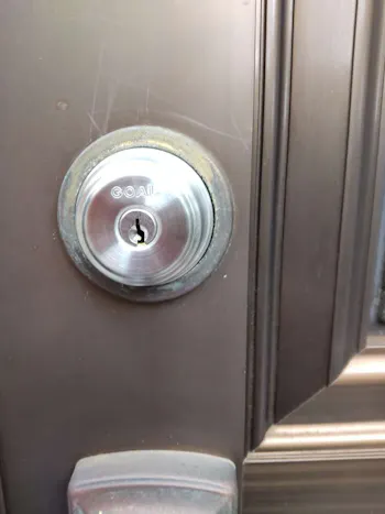 千葉県市原市のお客様の玄関の鍵の修繕工事