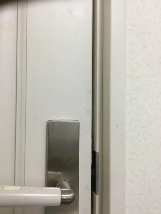 工事前　東京都青梅市のお客様の居室ドアに鍵取付工事