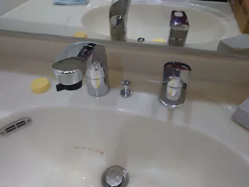 愛知県名古屋市のお客様の洗面化粧台水栓交換工事