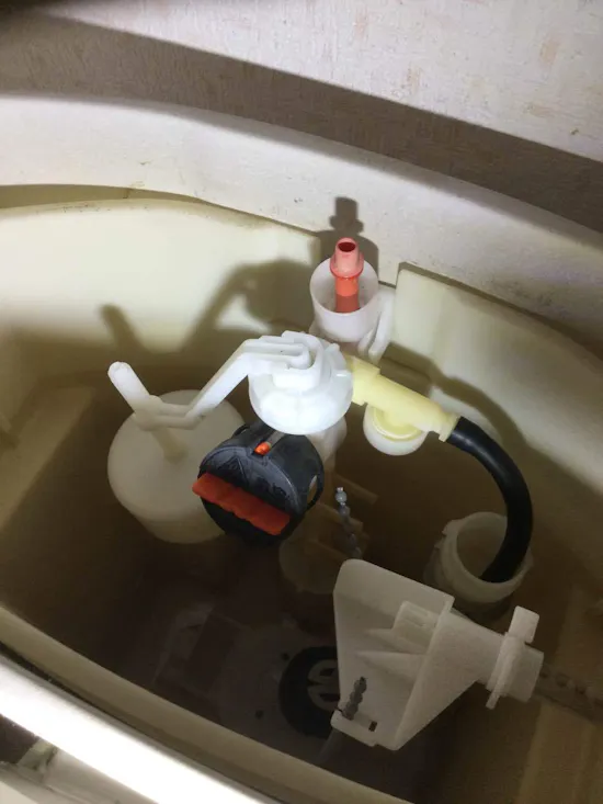 工事前　東京都青梅市のお客様のトイレ水漏れ部品交換