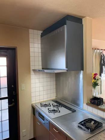 埼玉県行田市のお客様のコンロ・レンジフード・脱衣所床CF張替工事