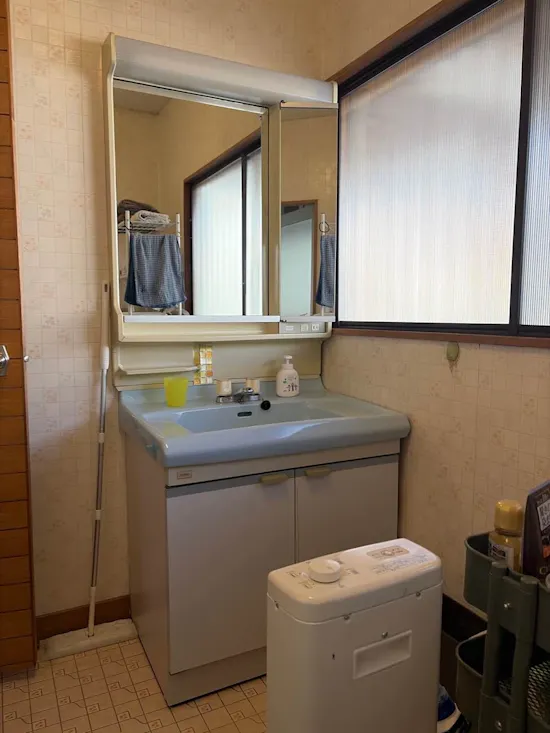 工事前　山梨県南都留郡のお客様の洗面化粧台交換工事