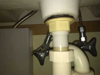 東京都福生市のお客様の洗面化粧台水栓交換工事　具体的な工事内容6