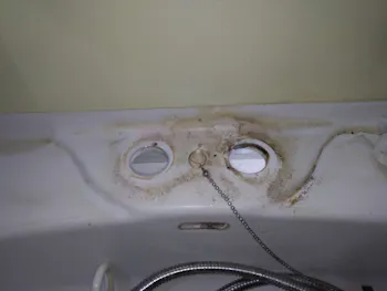 東京都福生市のお客様の洗面化粧台水栓交換工事　具体的な工事内容1