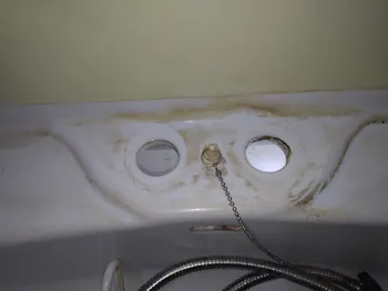 東京都福生市のお客様の洗面化粧台水栓交換工事　具体的な工事内容2