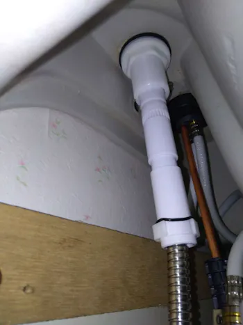 東京都福生市のお客様の洗面化粧台水栓交換工事　具体的な工事内容4