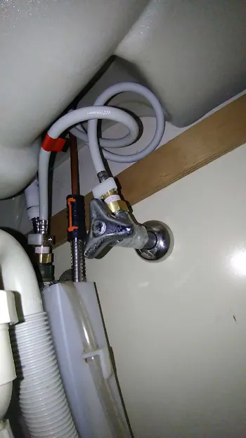 東京都福生市のお客様の洗面化粧台水栓交換工事　具体的な工事内容5