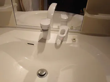 愛知県名古屋市のお客様の洗面化粧台水栓交換工事