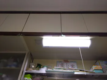 東京都青梅市のお客様のキッチン棚下灯交換工事