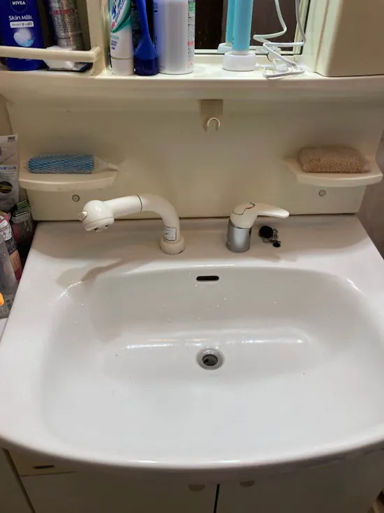 工事前　静岡県浜松市浜名区のお客様の洗面水栓交換工事