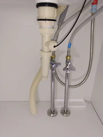 東京都福生市のお客様の洗面化粧台交換工事　具体的な工事内容1