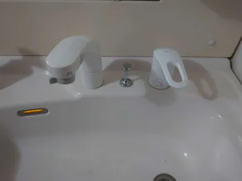 愛知県名古屋市のお客様の洗面化粧台水栓交換工事