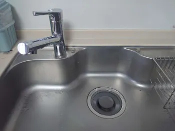 愛知県豊田市のお客様のキッチン水栓・排水トラップ取替工事