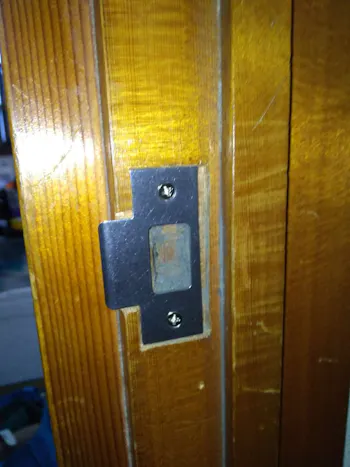 東京都青梅市のお客様のトイレドアノブ及び紙巻フォルダー取付工事　具体的な工事内容2