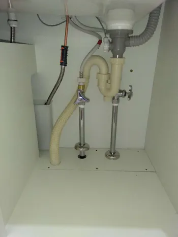 東京都東大和市のお客様の洗面化粧台交換工事　具体的な工事内容1