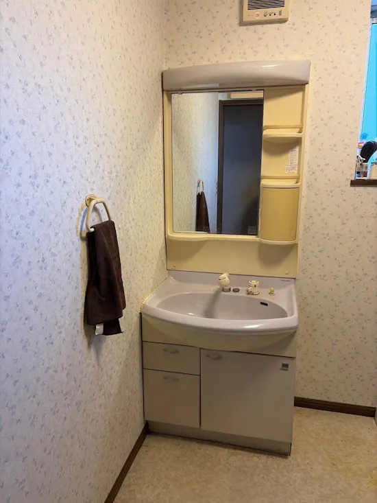 工事前　山梨県富士吉田市のお客様の洗面化粧台工事