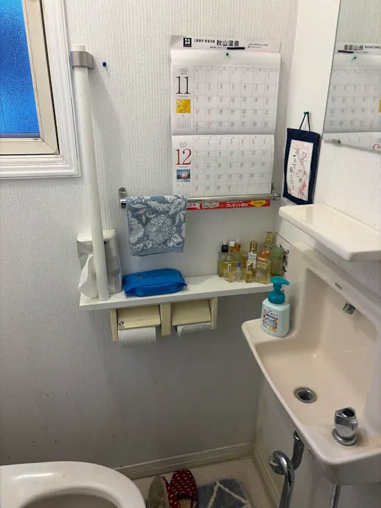 工事前　山梨県上野原市のお客様のトイレ交換・内装工事