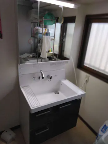 東京都立川市のお客様の洗面化粧台交換工事