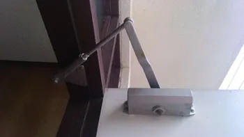 東京都あきる野市五日市のお客様のドアクローザー交換工事　具体的な工事内容5