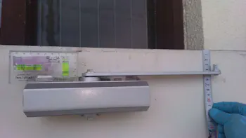 東京都あきる野市五日市のお客様のドアクローザー交換工事　具体的な工事内容4