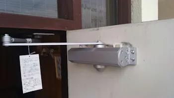 東京都あきる野市五日市のお客様のドアクローザー交換工事　具体的な工事内容3