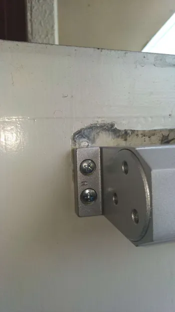 東京都あきる野市五日市のお客様のドアクローザー交換工事　具体的な工事内容2