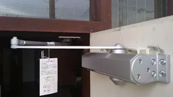 東京都あきる野市五日市のお客様のドアクローザー交換工事　具体的な工事内容1