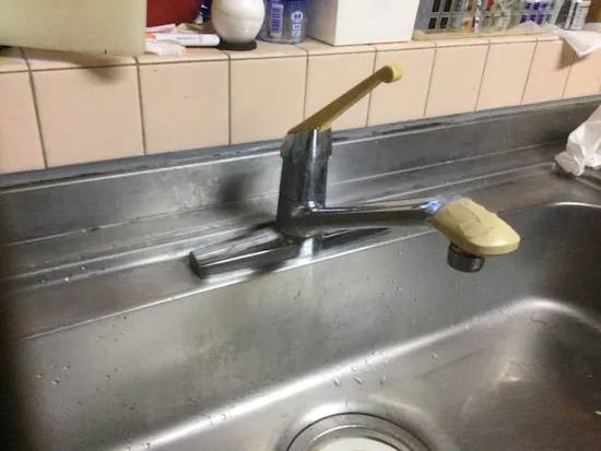 工事前　東京都青梅市のお客様の水栓工事