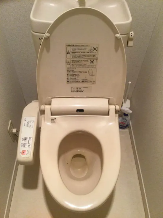 工事前　東京都青梅市のお客様のトイレの便座交換工事