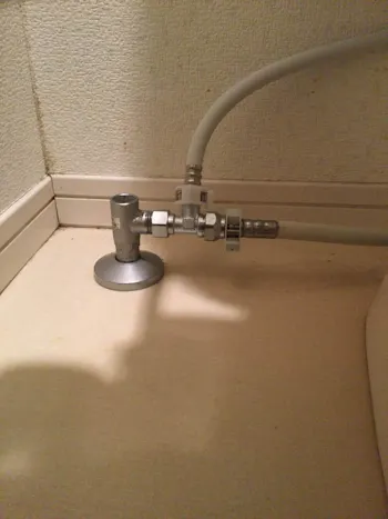 東京都青梅市のお客様のトイレの便座交換工事　具体的な工事内容2