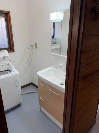 山梨県都留市のお客様の洗面化粧台交換工事